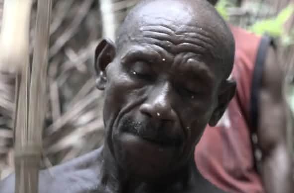 Foto close up seorang Papua