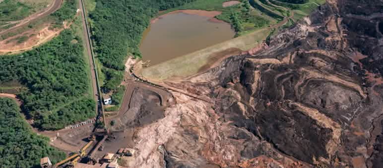 Kerusakan bendungan tailing milik PT Vale di Brumadinho, Brasil Bencana sosial dan lingkungan disebabkan oleh jebolnya bendungan dam perusahaan tambang Vale di Brumadinho (Minas Gerais, Brasil)