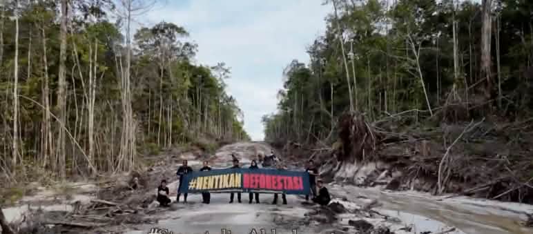 Hentikan Deforestasi Spanduk "Hentikan Deforestasi"