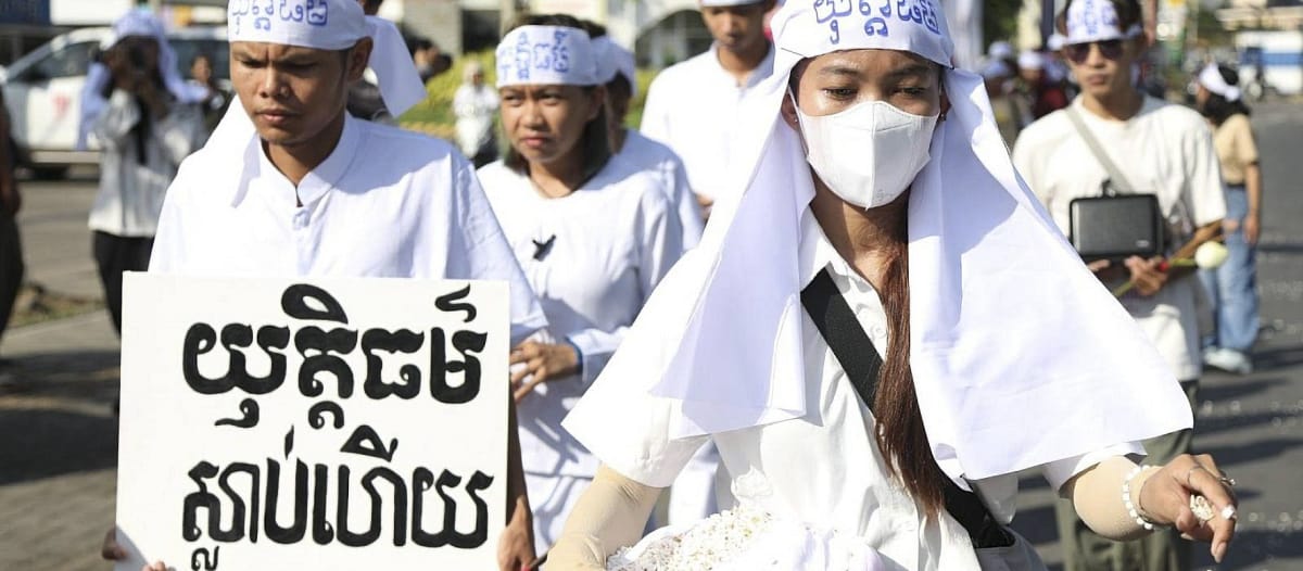 Aksi protes para aktivis Mother Nature Cambodia