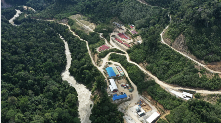 Tepat di habitat orang utan Tapanuli sedang dibangun Pembangunan dalam hutan di samping sungai