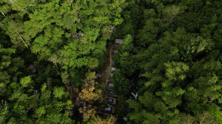 Glamping Malaris Adventure Camp (MAC) Desa Malaris tersembunyi di hutan pergunungan Meratus