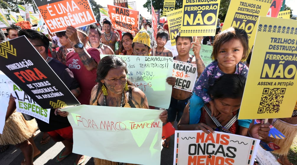 Protes warga masyarakat adat dengan berbagai poster
