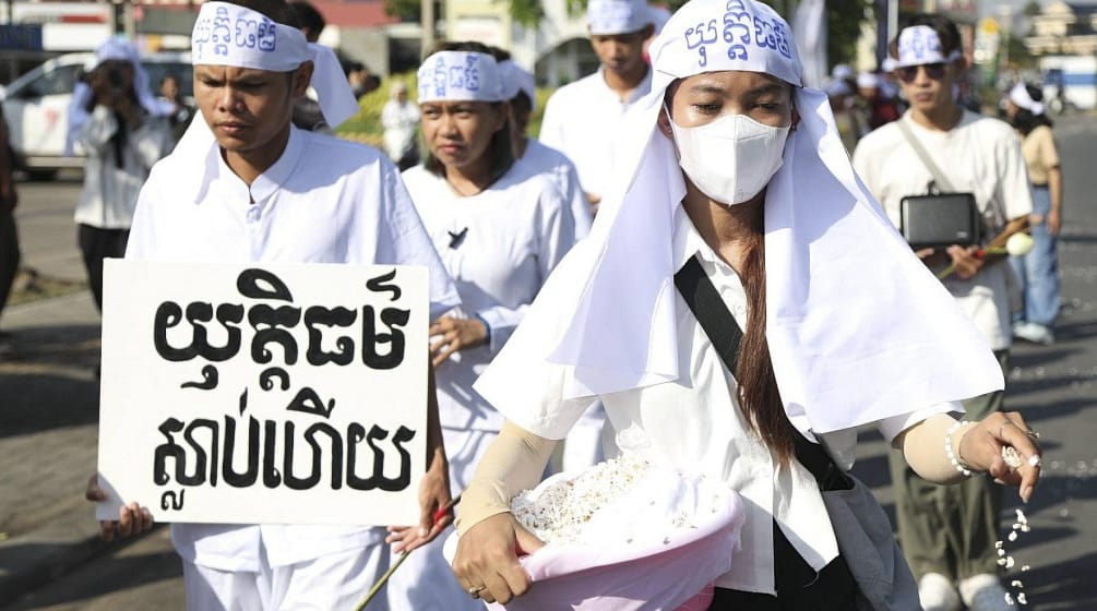 Aksi protes para aktivis Mother Nature Cambodia