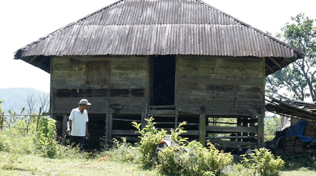 rumah kayu tua